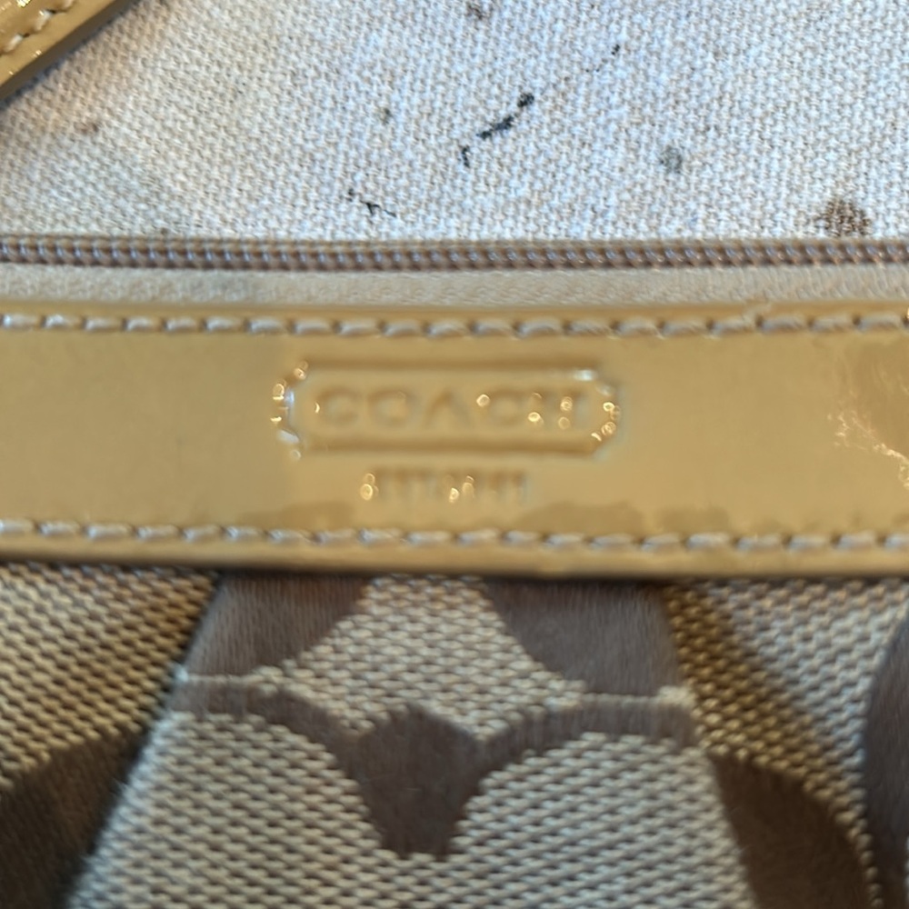 Coach Signature Canvas Wristlet in Brown & Beige w Tan Patent Leather Trim/Strap - Picture 3 of 5